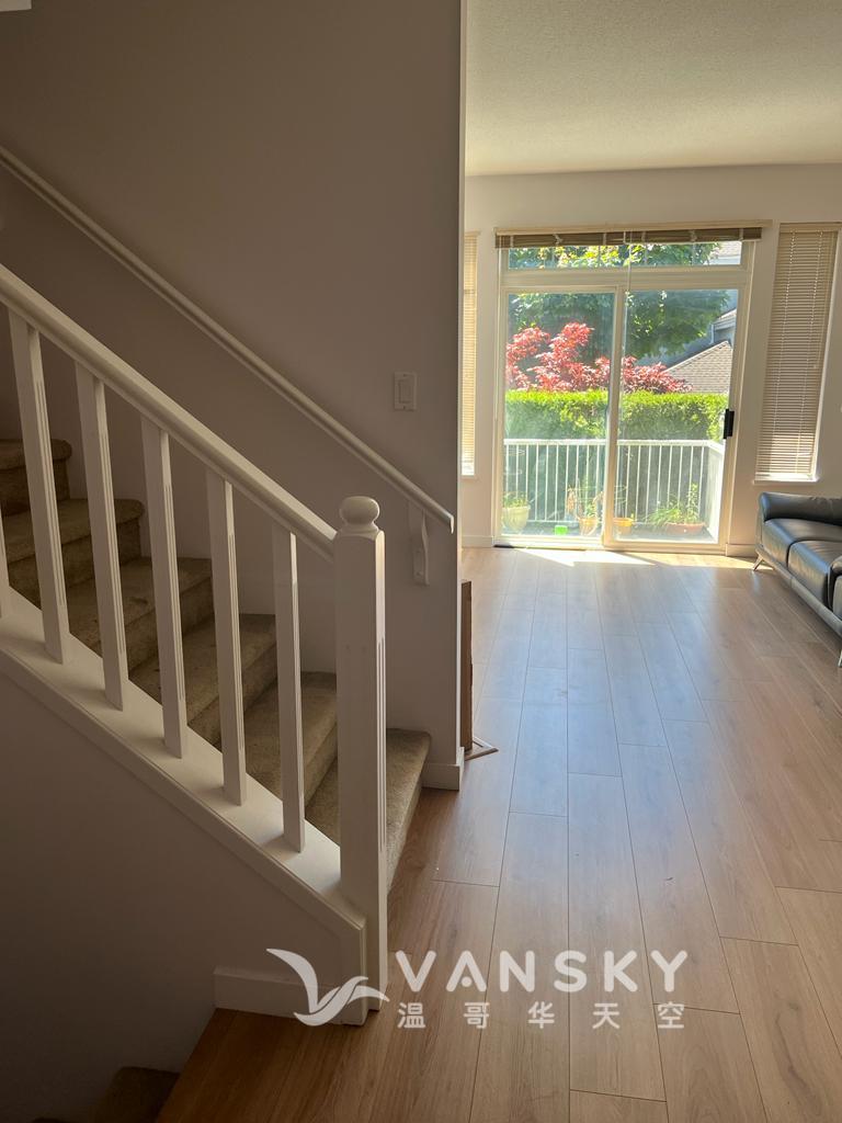 220822121733_Living room stairs.jpeg